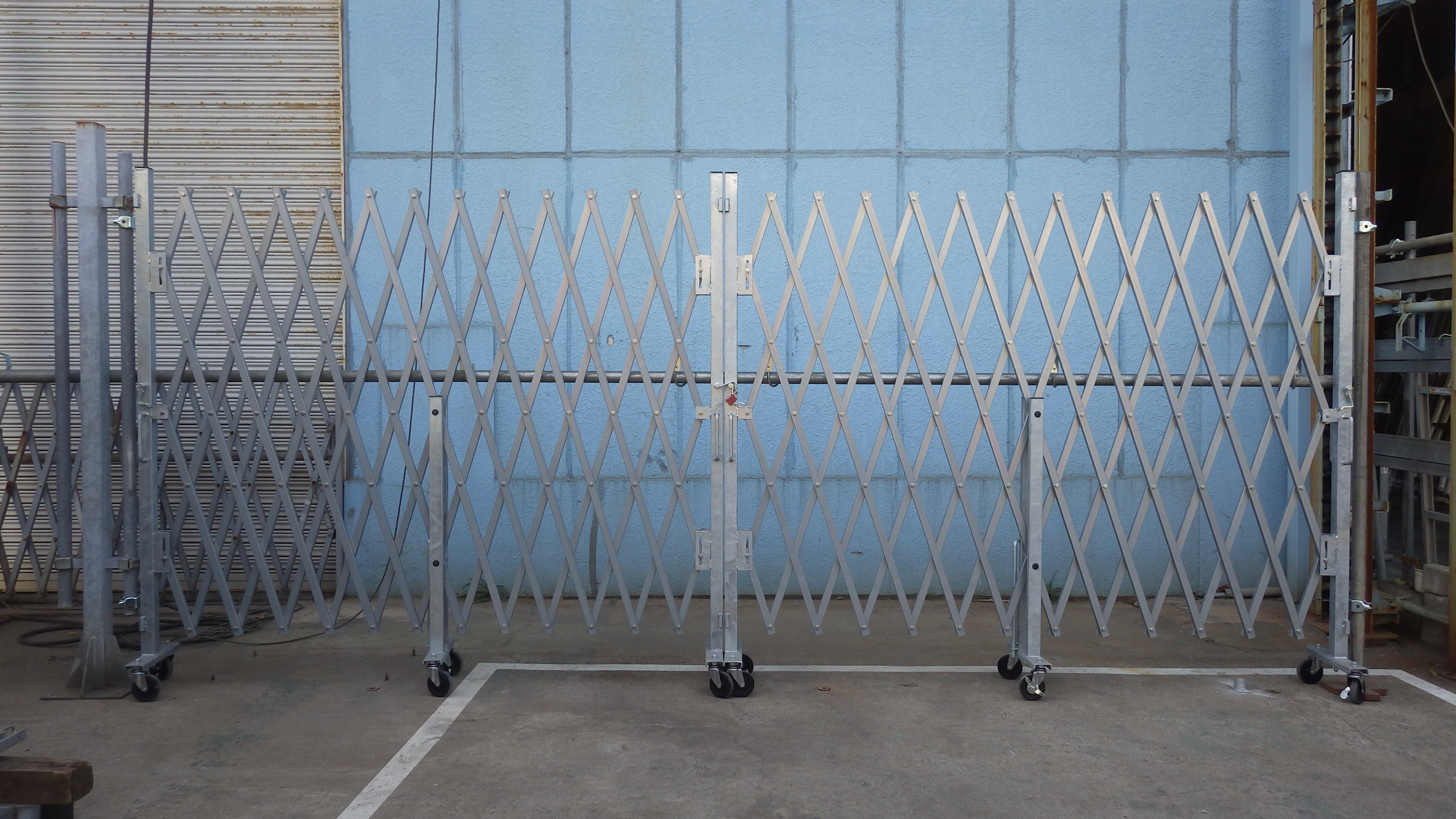 アコーディオンゲート >> – 日進建機株式会社